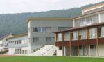Schulgebäude und Mehrzweckhalle